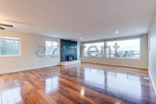 Building Photo - 10123 Cornell Ave S