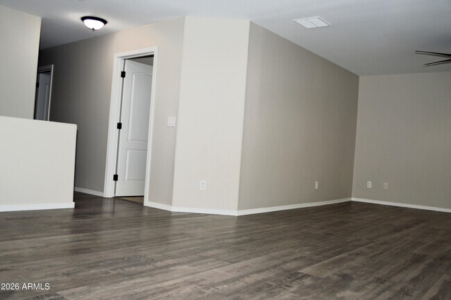 Building Photo - 964 S Almira Ave