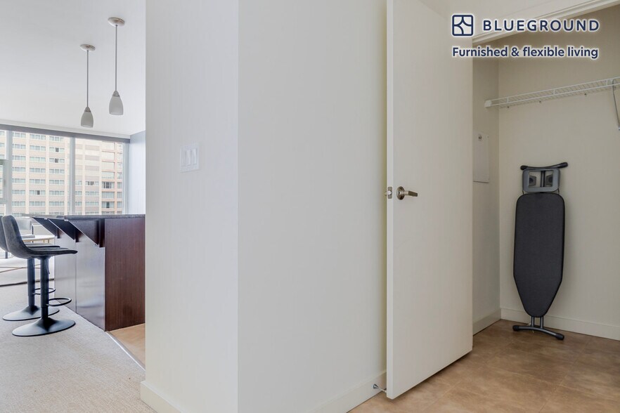 Building Photo - 10351 NE 10th St