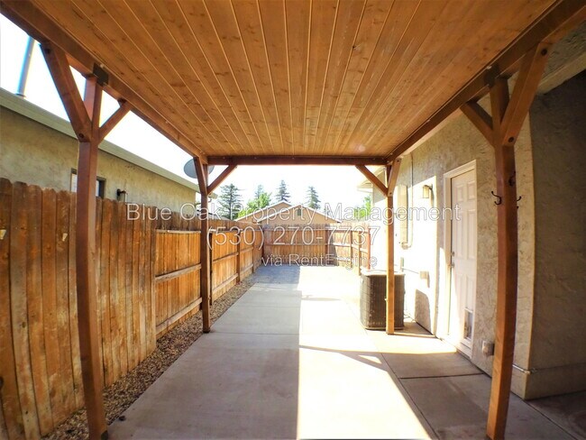 Building Photo - 573 E Eaton Rd