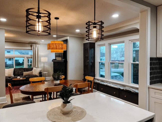 Building Photo - 3923 Victory Blvd