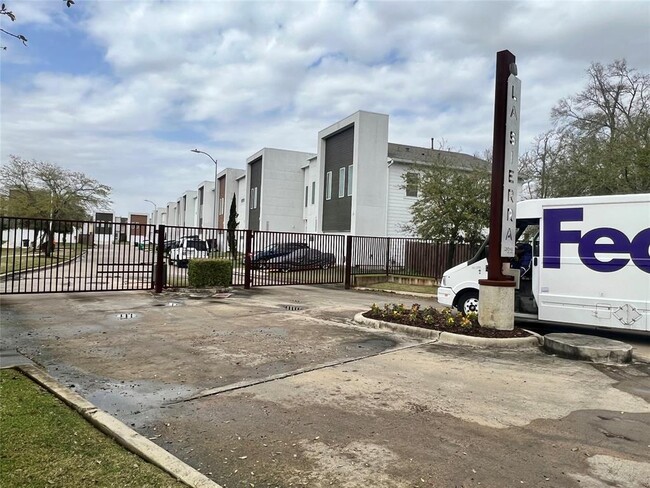 Building Photo - 2218 Cortijo Pl