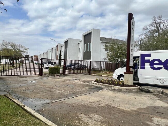Building Photo - 5415 Robusto Pl