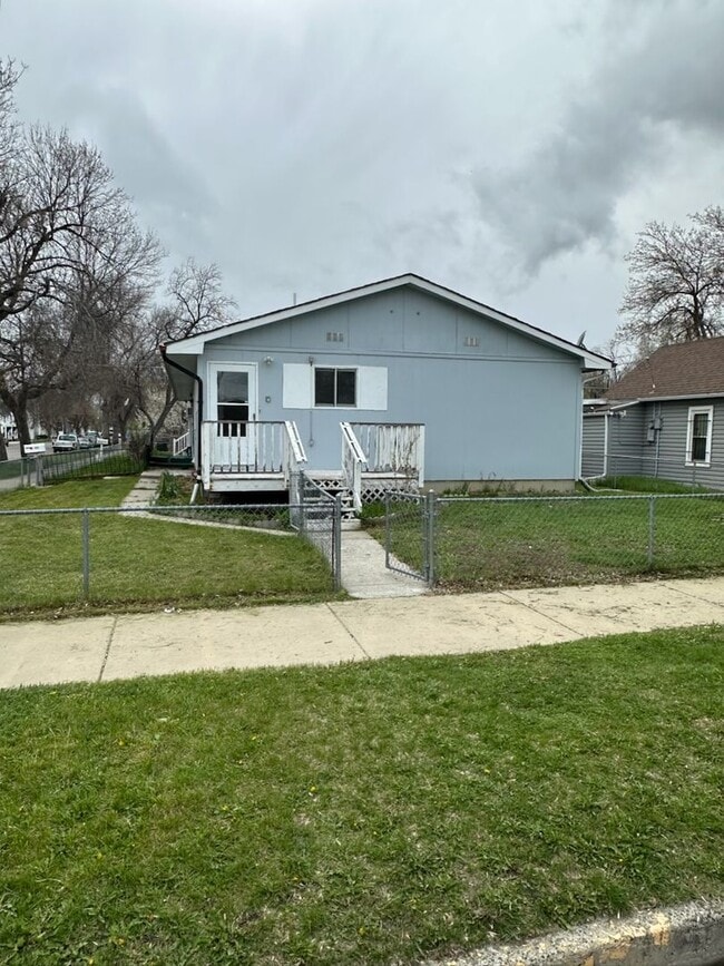 Building Photo - 3305 5th Ave S