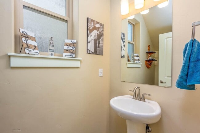 Building Photo - 3760 SW Badger Ct