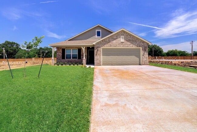 Building Photo - $2,250/mo | 4 Bed, 2.5 Bath | MOVE IN SPECIAL