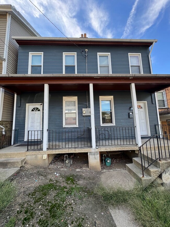 Building Photo - 826-828 Wallbridge West End Street (LO)