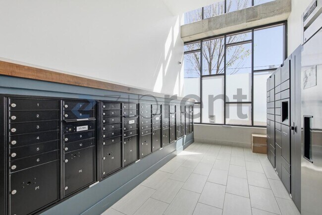 Building Photo - 214 Hunt St