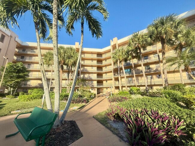 Building Photo - 4640 Lucerne Lakes Blvd W