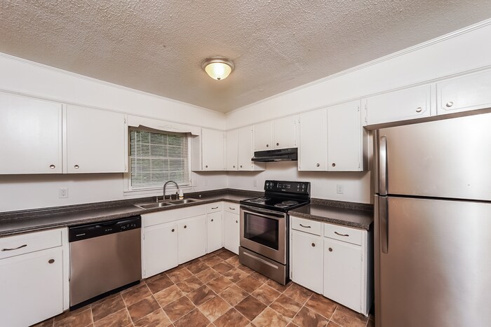 Building Photo - 1656 5th Pl NW