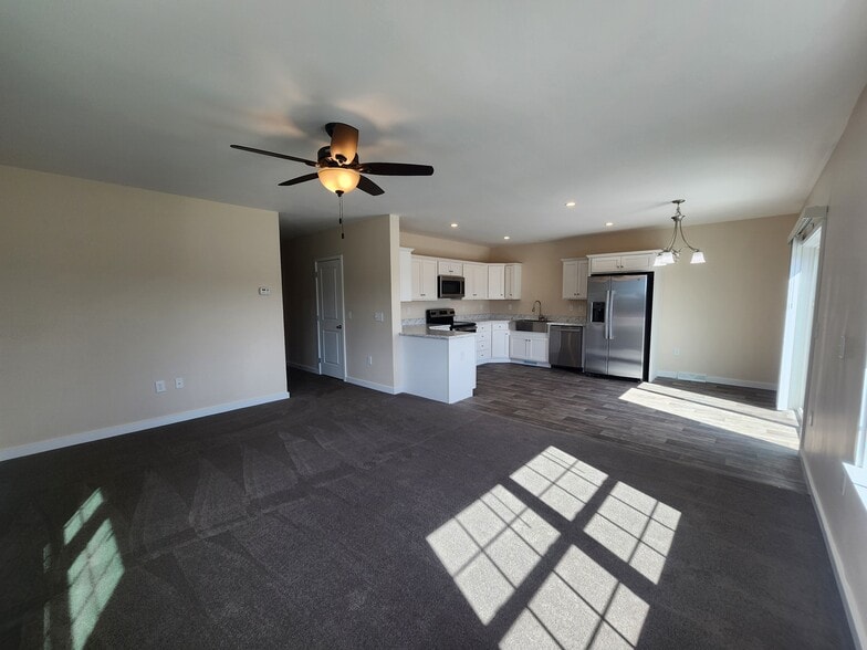 Building Photo - 73 Ivan Dr