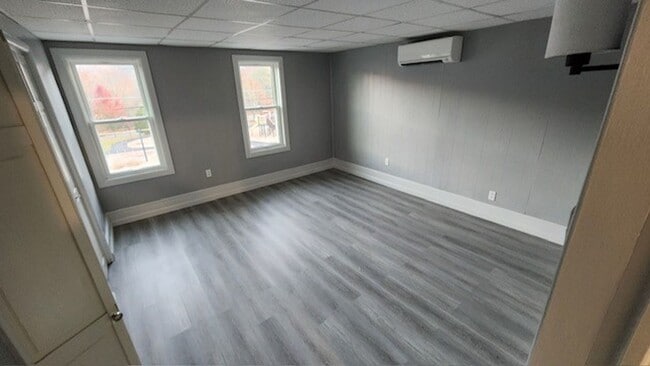 Building Photo - 3 bedroom 1 bathroom