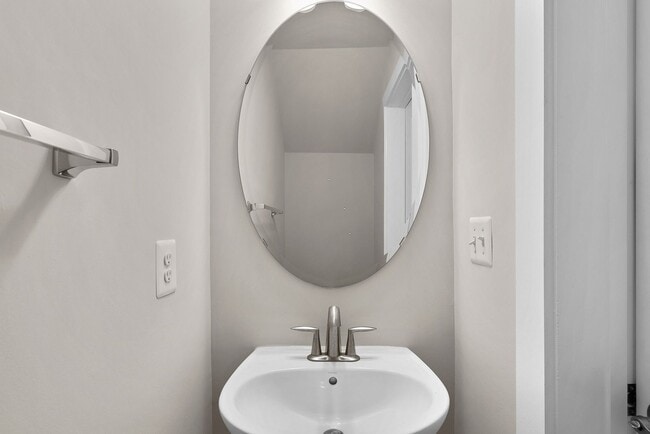 Building Photo - 3BD/2.5BA - Derwood Townhouse Condo - Attached 1 Car Garage