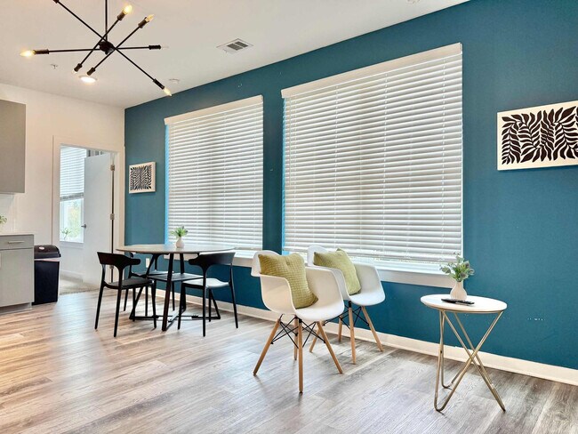 Building Photo - 542 Boulevard NE