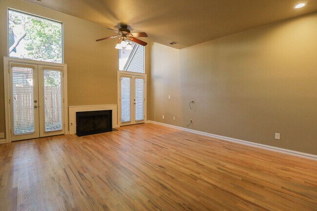 Building Photo - 1 Bed | 1.5 Bath Near Downtown Tulsa!