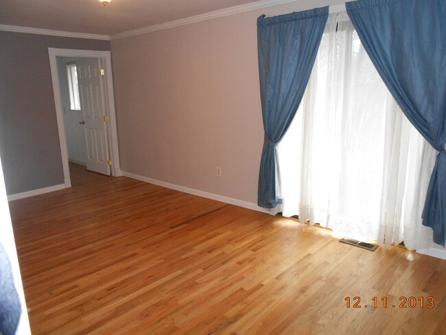 Building Photo - Beautiful 4 Bed 2 Bath Rambler Near Microsoft