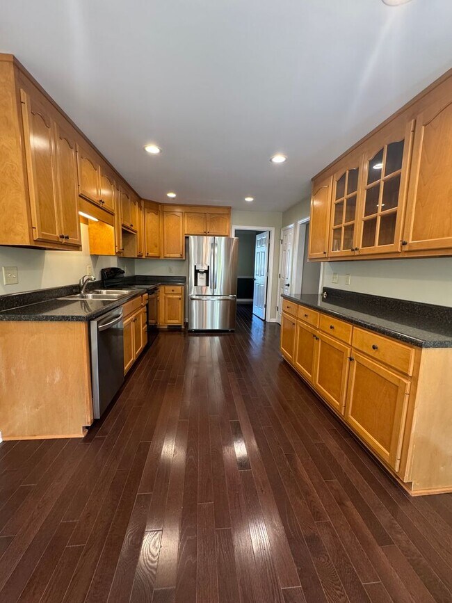 Building Photo - 2000/3 br/2.5 ba/bonus room/office 2,330 sqft