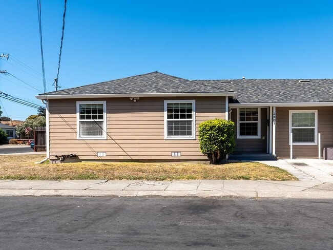 Building Photo - Updated single family home