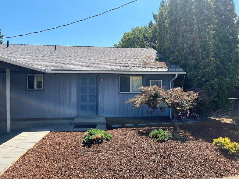 Building Photo - 703 Easy St