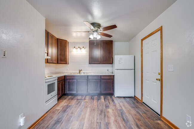 2BR, 1BA - 700SF - Kitchen - JJGF 2 - 851-861 Evergreen Dr
