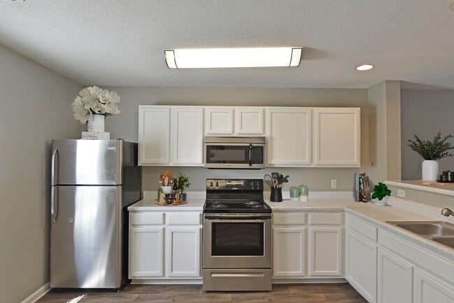 Building Photo - Dana Downs