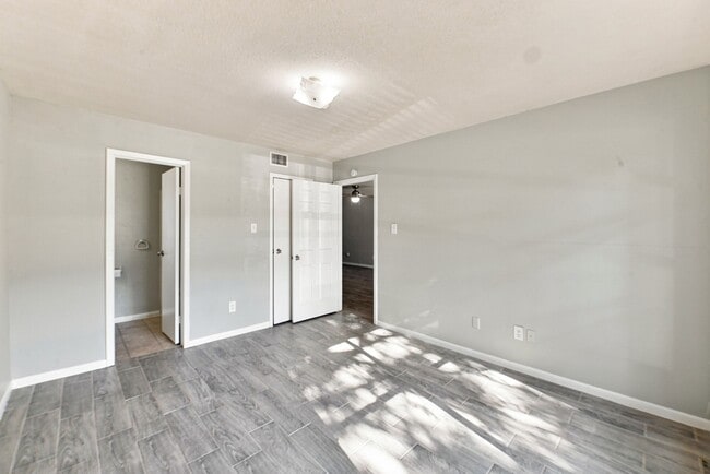 Building Photo - 4023 Briarglen Dr