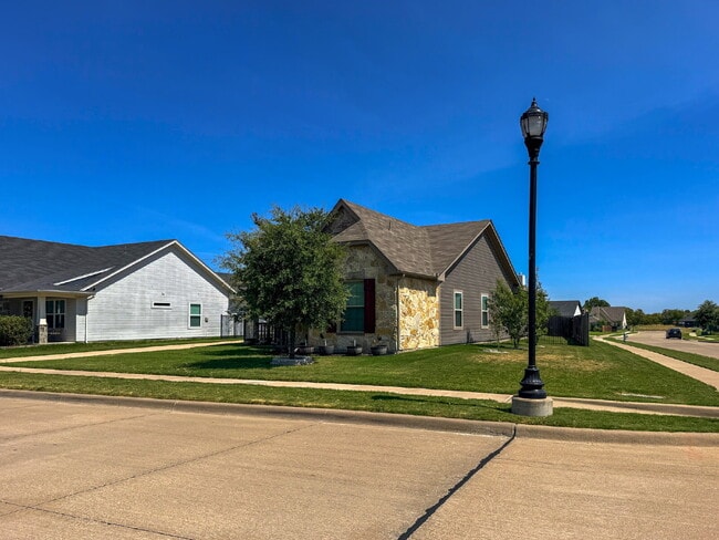 Building Photo - Lovely 3 bed, 2 bath Home in Burleson!