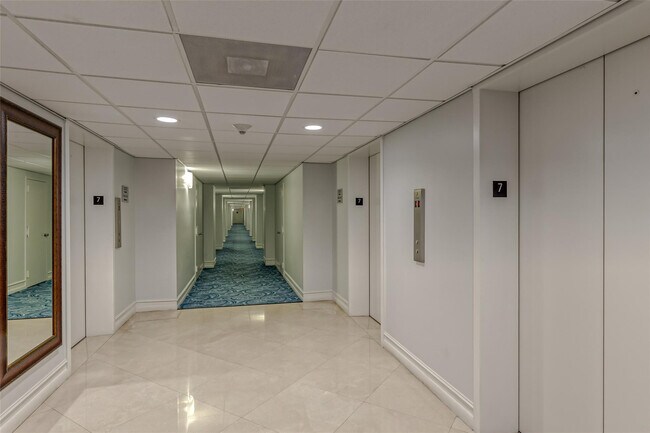 Building Photo - 3900 Galt Ocean Dr