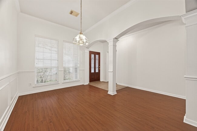 Building Photo - 2015 Waverly Glend Dr