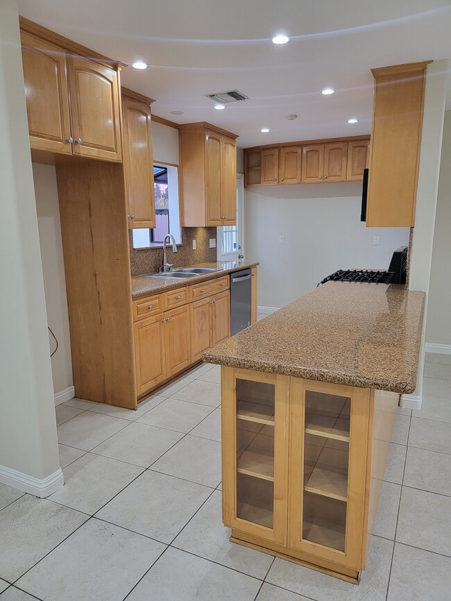 Building Photo - 17544 Blythe St