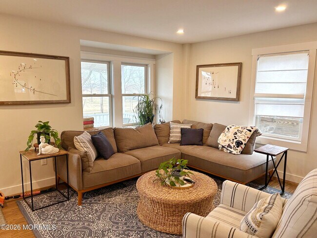 Building Photo - 403 8th Ave