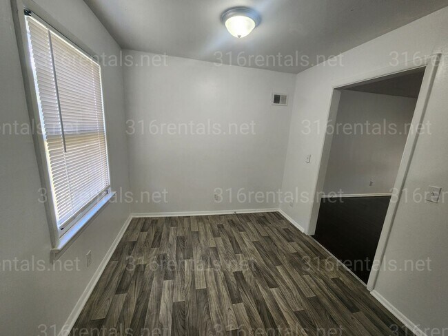 Building Photo - 2626 N Volutsia