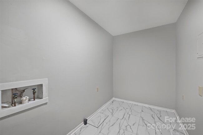 Building Photo - 2840 Edsel Pl