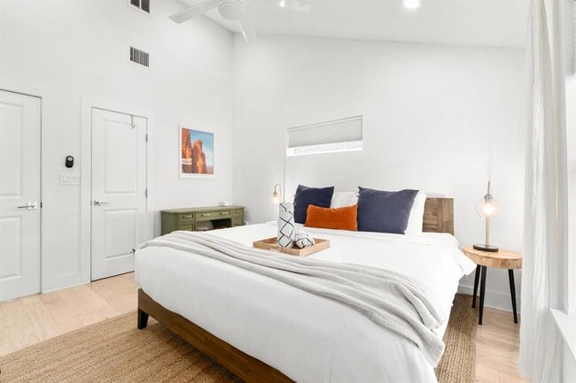 Building Photo - 3005 Kuhlman Ave