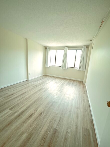 Building Photo - 1731 Beacon St