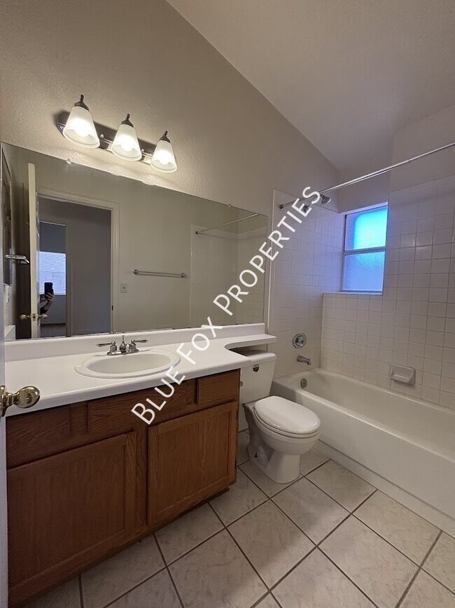 Building Photo - 9913 N Woodstone Trail