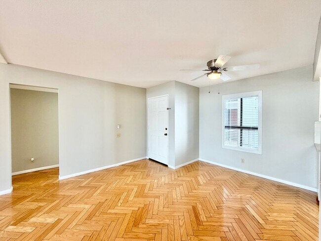 Building Photo - AVAILABLE NOW!! 3 Bedroom 2 Bathroom Condo in Palm Springs! MOVE IN SPECIAL! 50% OFF ONE MONTHS RENT