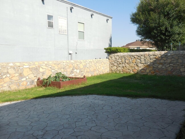 Building Photo - 11232 Whitey Ford St