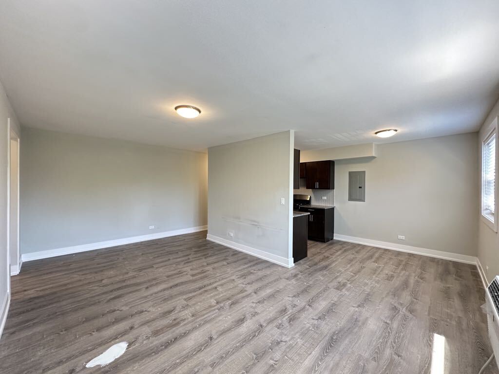 Building Photo - 527 W Surf St
