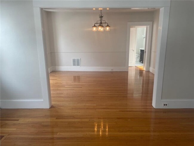 Building Photo - 87 Grosvenor Ave