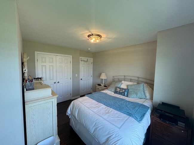 Building Photo - Beautiful 4 Bedroom Colonial