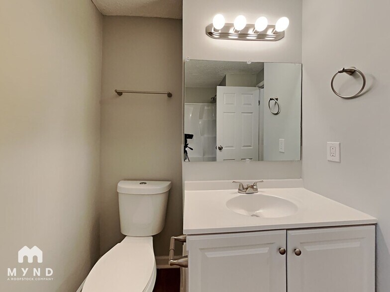 Building Photo - 6301 Ivory Palm Dr