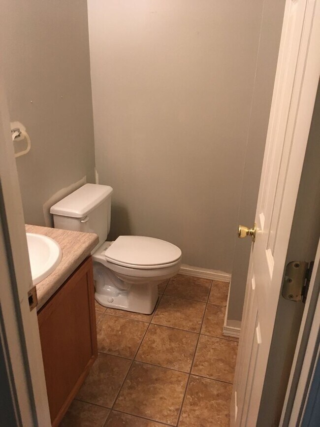 Building Photo - 3327 N Detroit Ave