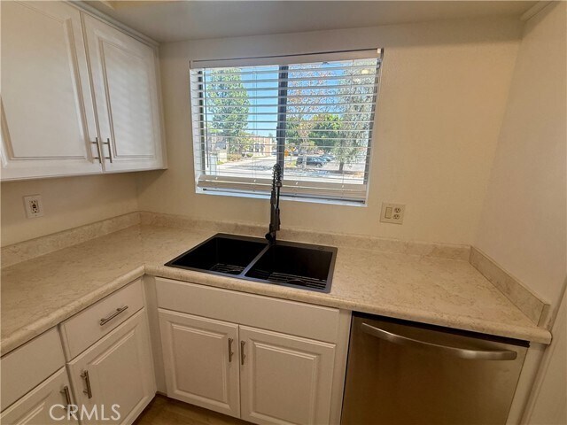 Building Photo - 9385 Mesa Verde Dr