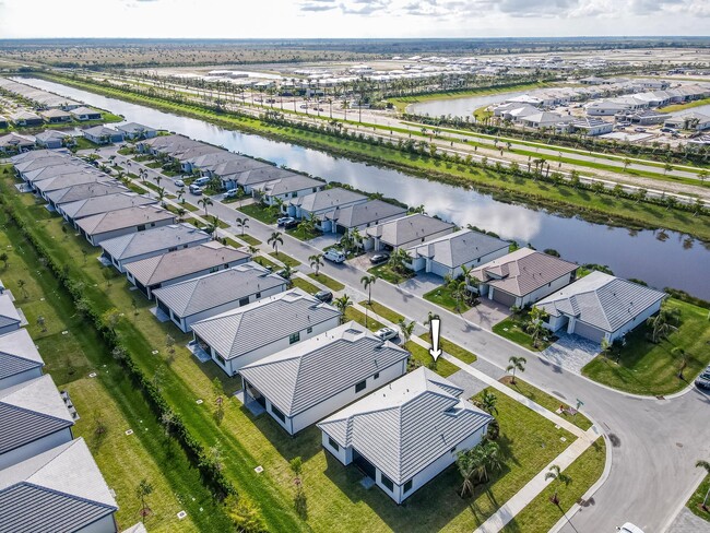 Building Photo - 12555 SW Manatee Marsh Ter