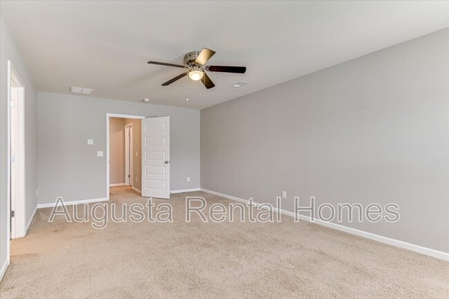 Building Photo - 5060 Vine Ln