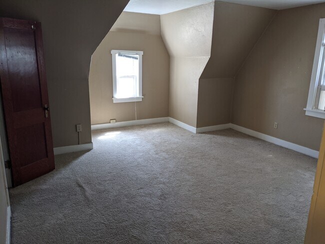 Main Bed Room - 2227 N Grand Ave