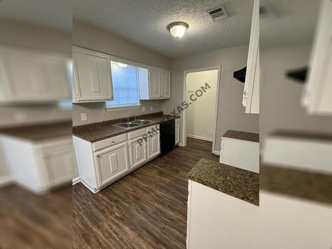 Building Photo - 11 Riata Ct