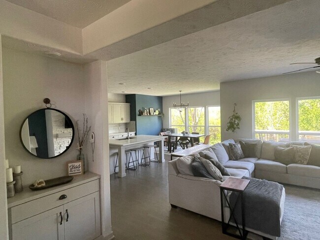 Building Photo - Home For Rent Papillion
