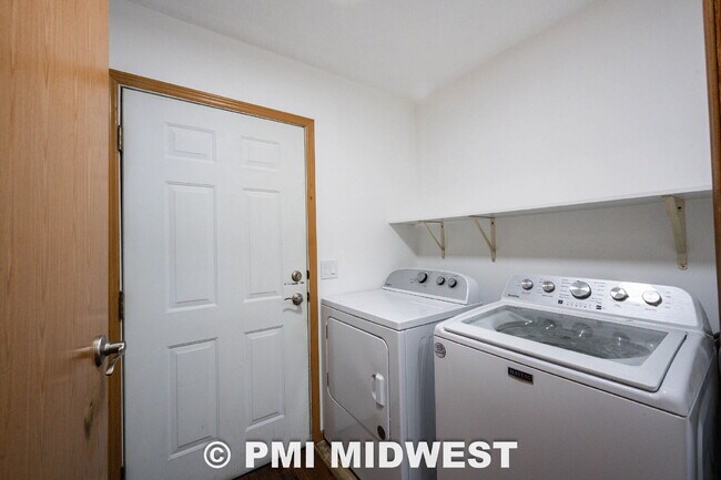 Building Photo - "Charming 4-Bedroom Home with 2 Full Baths in Arcadia – Your Spacious Retreat Awaits!"